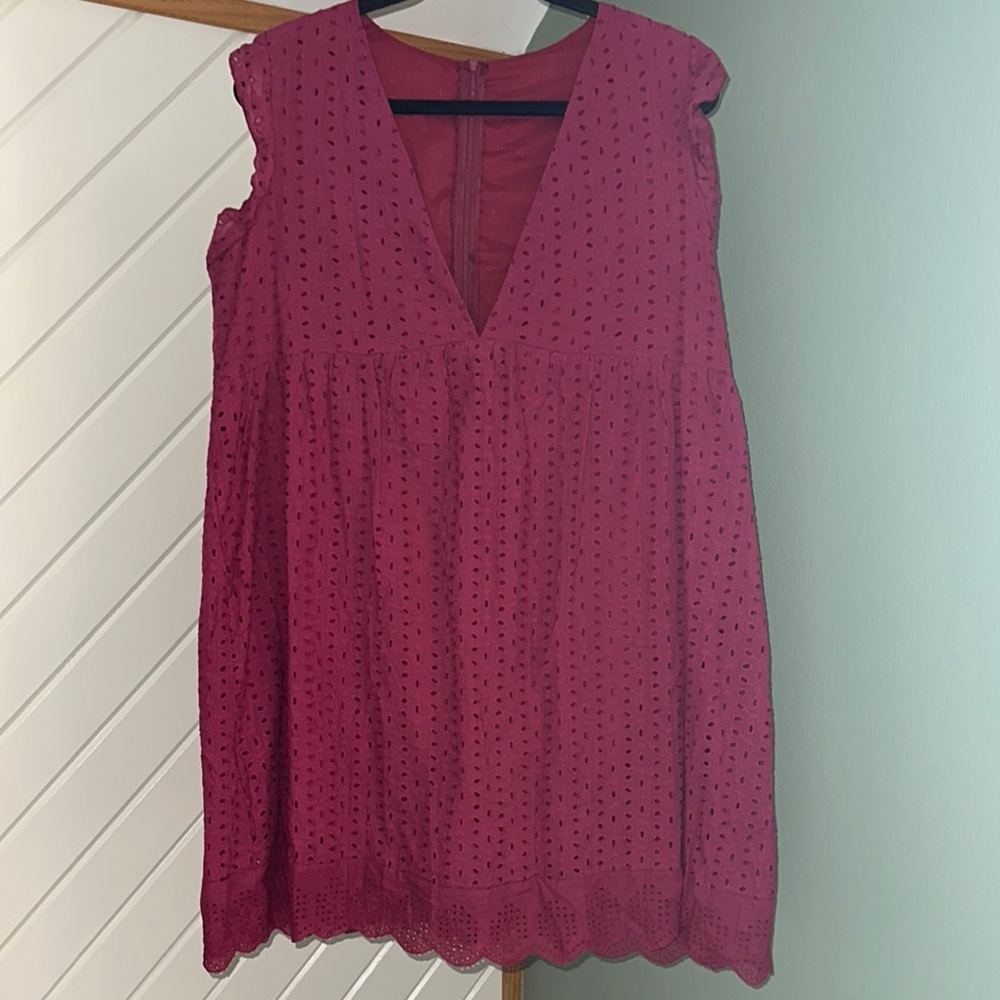 Sleeveless Plum colored Eyelet Dress! Super cute! Has pockets! Size 3x.